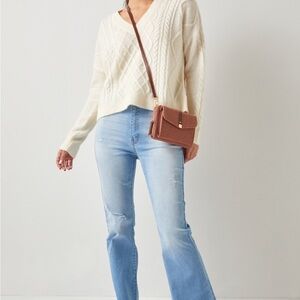 FRANCESCA’S Amilah Fuzzy Cable Knit Pullover
Sweater White XS